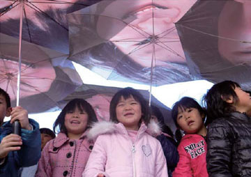 被災地の子どもたちに、希望の笑顔を咲かそう！
MERRY SMILE ACTION in 陸前高田
2012年2月20日（月）